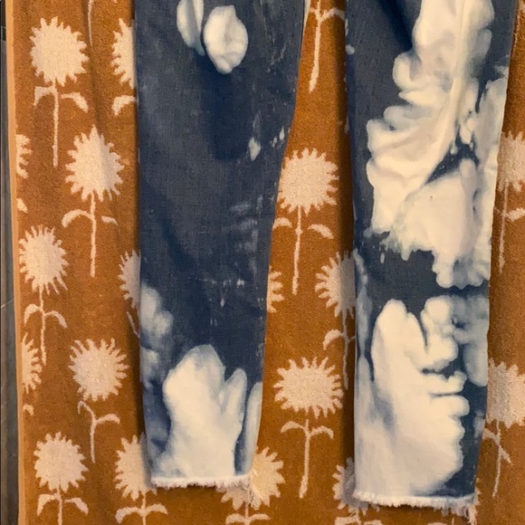 abstract bleach design applied to skinny jeans! - Picture 6 of 6